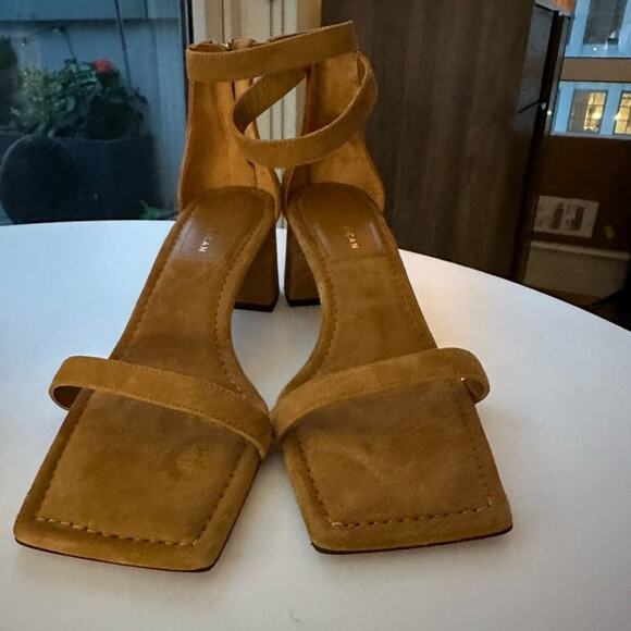 NWB Good American Block Heel Square Toe Sandals in Amber, Size 10 - Picture 8 of 12